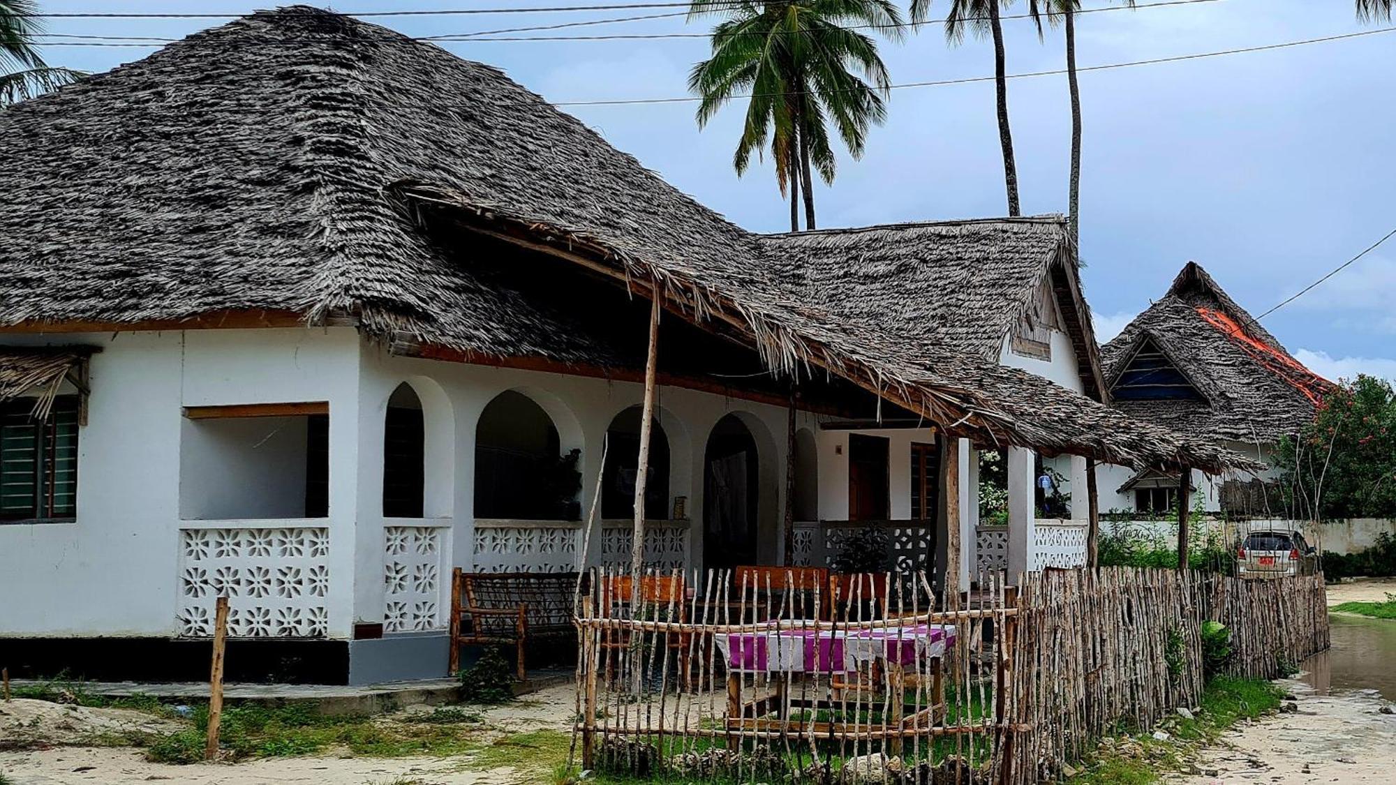 Afrobukuu House Hotel Paje Exterior photo